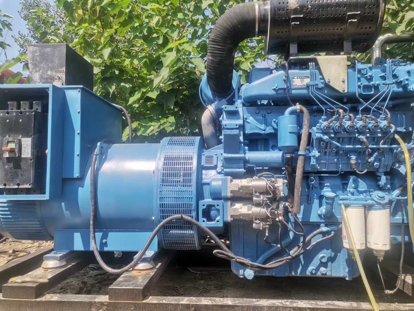 东兰详细说明降低 800kW 柴油发电机输出电流波动的方法