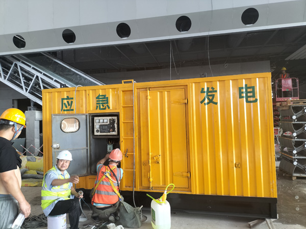 东兰怎样判断空气滤清器是否需要更换？